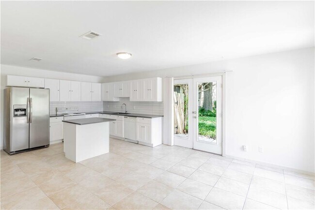 Building Photo - 2007 Meadowridge Dr