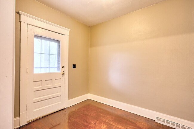 Entry View - 419 N 2nd St