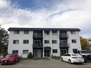 Building Photo - 35 Mowat Boulevard