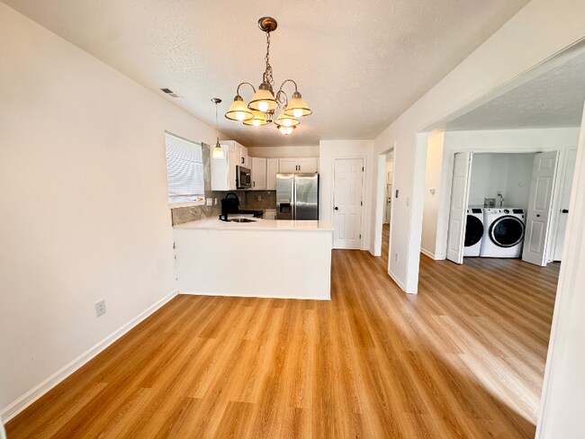 Foto del edificio - 8913 Glass Chimney Ln