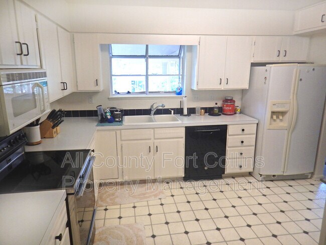 Building Photo - 912 Cambridge Dr