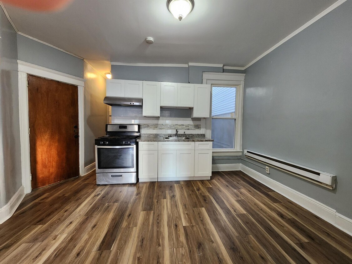 212 Neptune Ave, Jersey City, NJ 07305 Townhome Rentals in Jersey