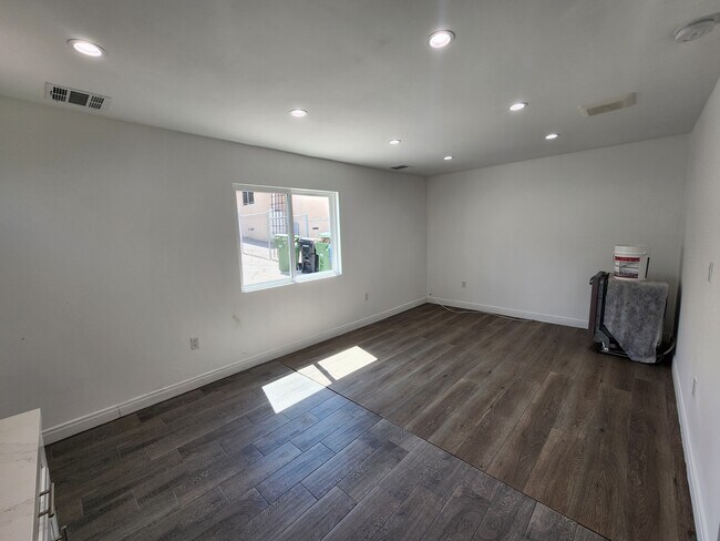 Building Photo - 10435 Las Lunitas Ave
