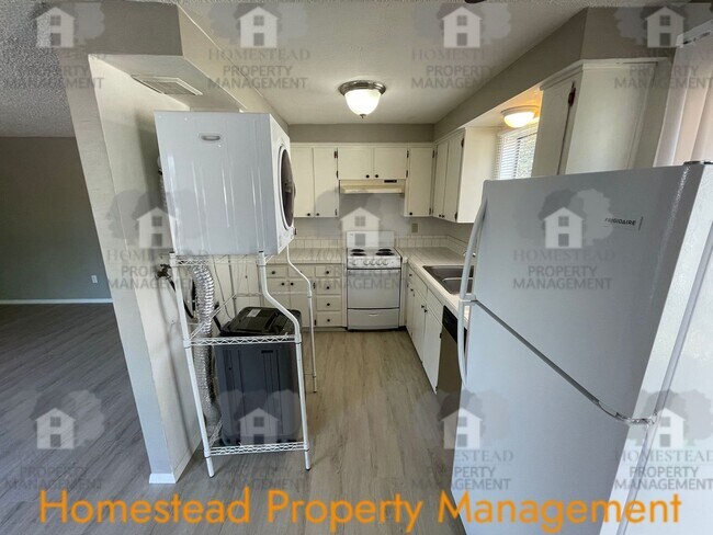 Foto del edificio - 3822-3828 Bayonne Dr SE