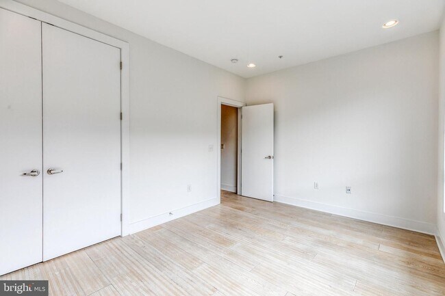 Foto del edificio - Northern Liberties Townhome with 2 Car Parking