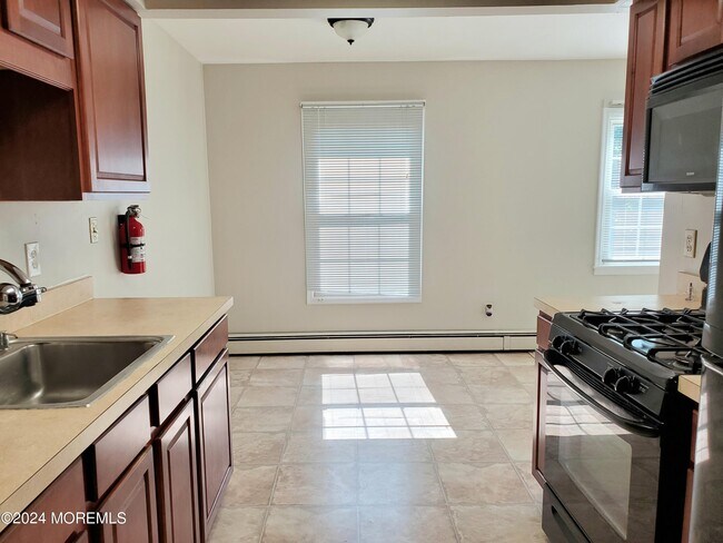 Foto del edificio - 66 Stonehurst Blvd