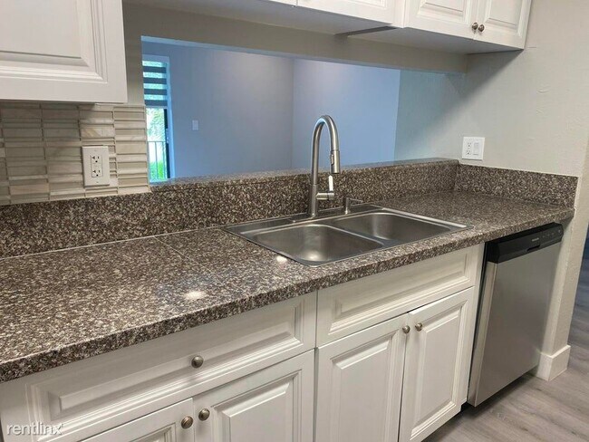 Foto del edificio - 3 br, 2 bath House - 11432 NW 43rd St