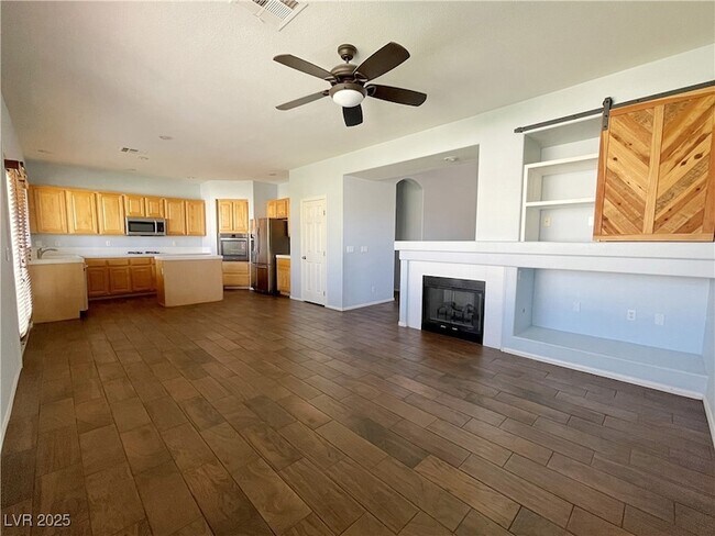 Foto del edificio - 9411 Hennessy Ct