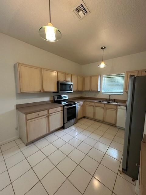 Photo - 1731 Lavue Ave (Lake Worth Beach, FL) House
