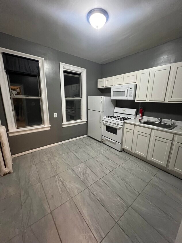 21 Wegman Pkwy Unit 2, Jersey City, NJ 07305 Condo for Rent in Jersey