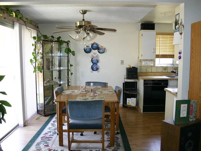 Building Photo - 3089 Meadowlands Ct