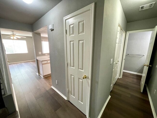 Building Photo - 3448 Sun River Rd. #4