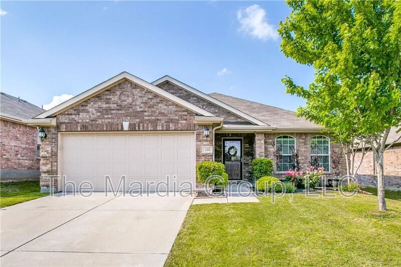 Foto principal - 221 Creekwood Dr