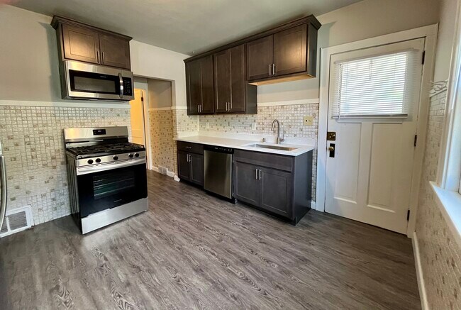 Cocina - 2477-2479 N Dousman St