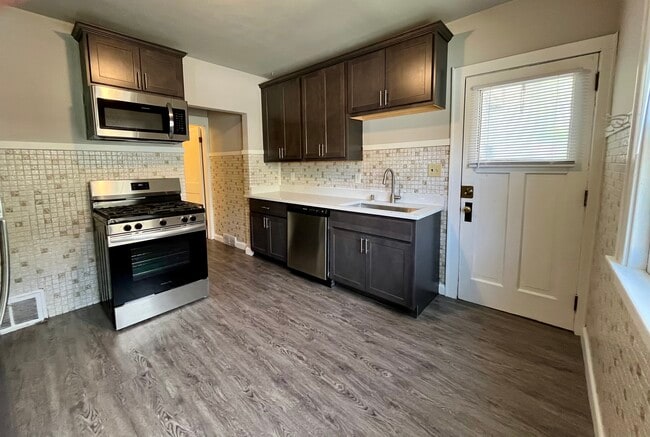Kitchen - 2477-2479 N Dousman St