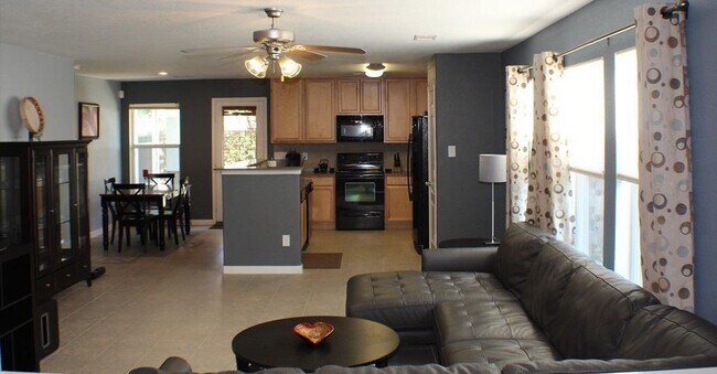 Foto del edificio - 18230 Foley Park Ct
