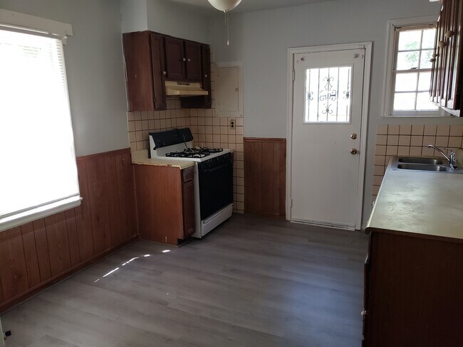 Building Photo - 1351 Byrere Terrace SW
