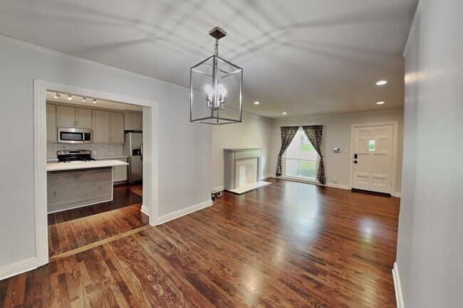 Building Photo - Designer Updates, Timeless Charm & an Unbeatable Fort Worth Location!
