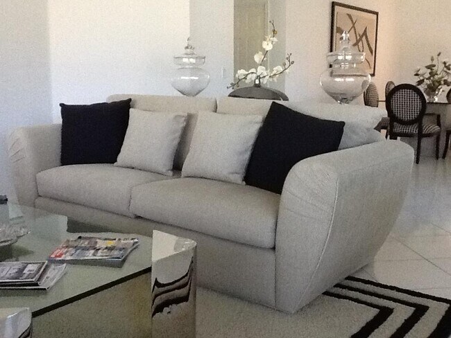 Foto del edificio - 8760 Shoal Creek Ln