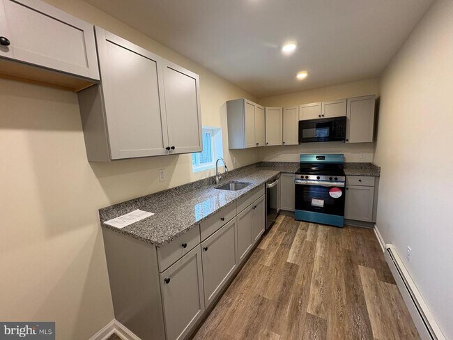 Building Photo - 786 S Main St