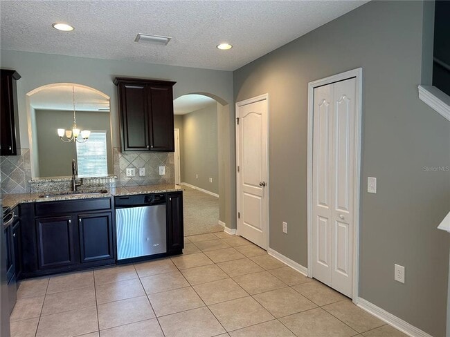 Building Photo - 15942 Stable Run Dr