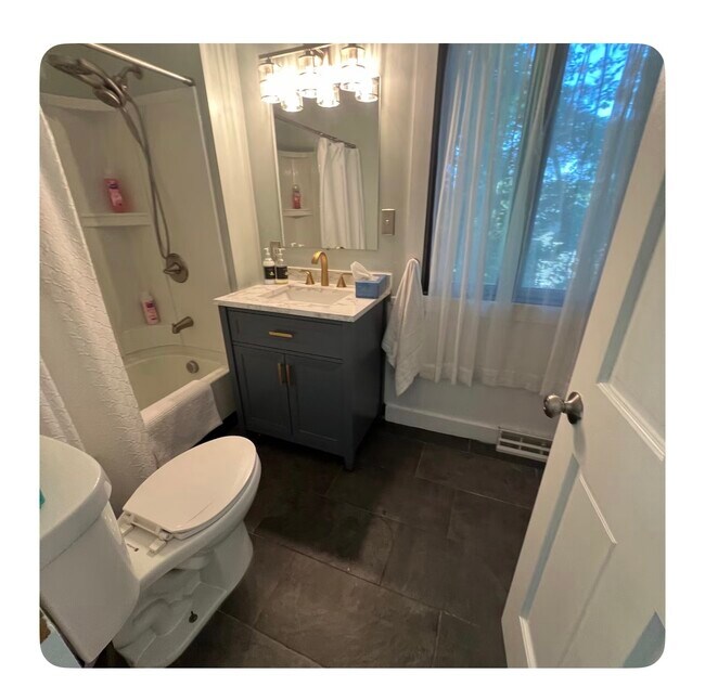 Baño uno - 46 Seneca Rd