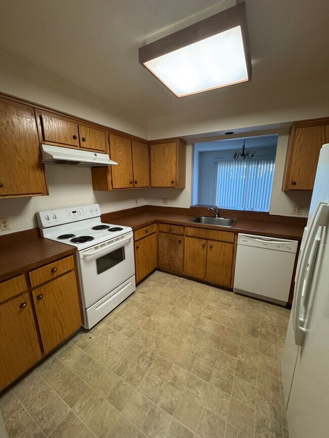 Building Photo - 3 Bed 2 Bath Townhome - Central Colorado S...