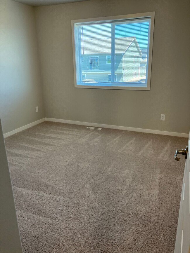 Foto del edificio - New 4 bedroom/3 bathroom house