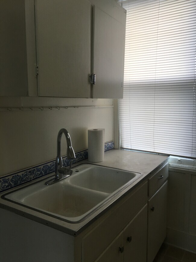 Kitchen - 616 W Genesee St