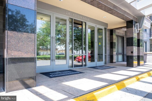 Foto del edificio - 2451 Midtown Ave