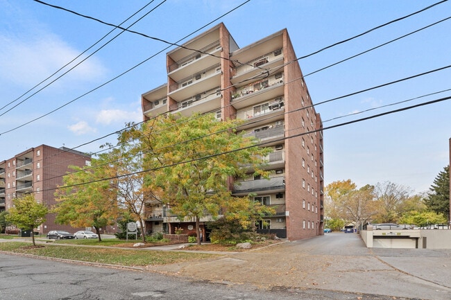 Building Photo - Da Vinci Tower &amp; Mildon Tower Apartments
