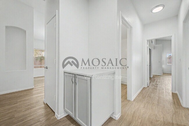 Foto del edificio - 2441 W Indigo Dr