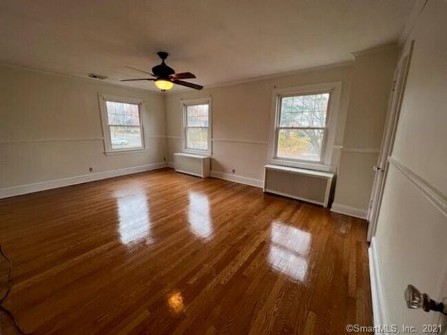 Foto del edificio - 444 Ridge Rd