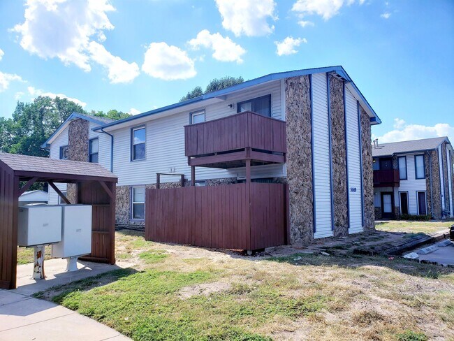 Building Photo - 1449 N Smith Ct
