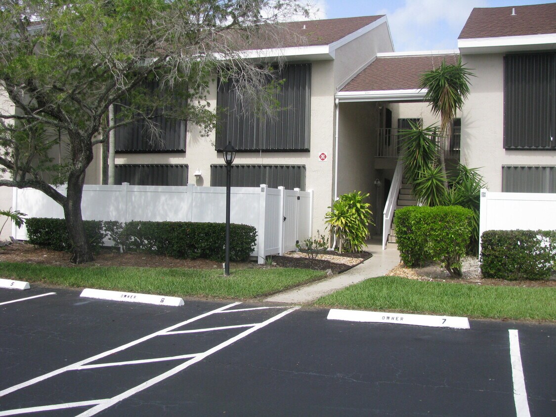 3215 S Lakeview Cir Unit 12 103, Fort Pierce, FL 34949 Condo for Rent
