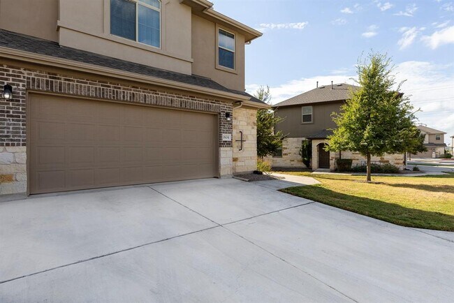 Building Photo - 2880 Donnell Dr