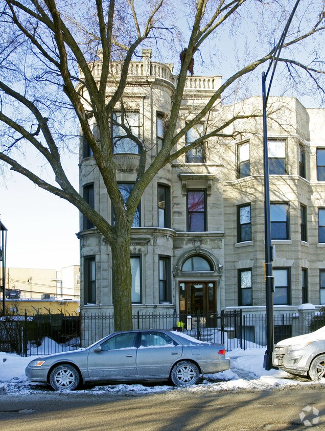 Building Photo - 4442 N Sheridan Rd