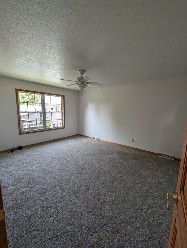 Foto del edificio - 4996 Thurston Ave