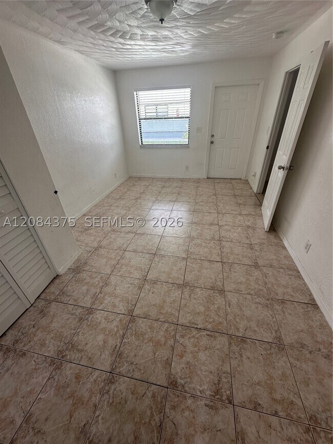Foto del edificio - 4120 SW 19th St