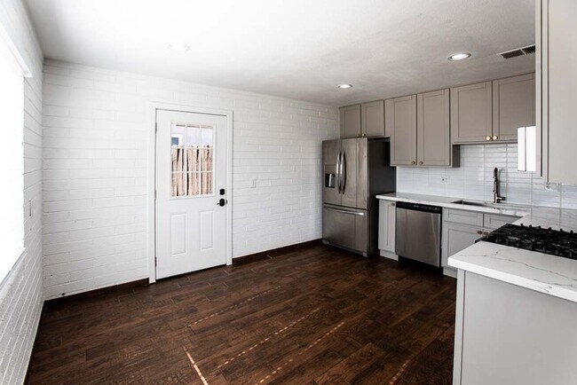 Building Photo - Downtown Gilbert House!!!