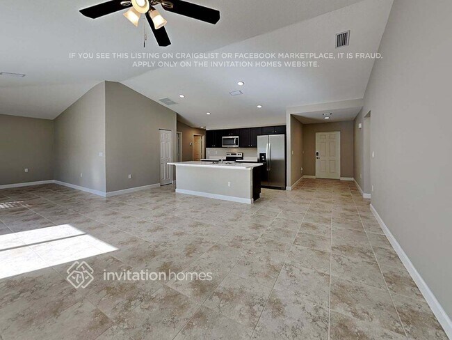 Building Photo - 811 Algaringo Ave SE