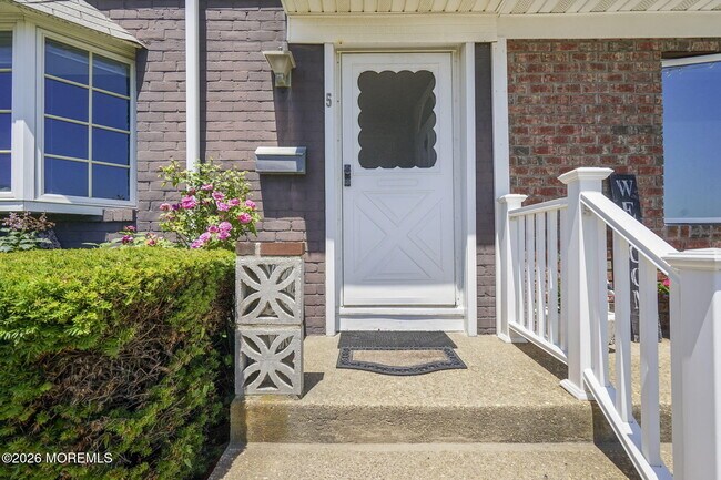 Building Photo - 5 Vine Ct