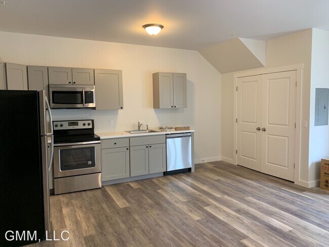 Foto del edificio - 50 Upper Main St