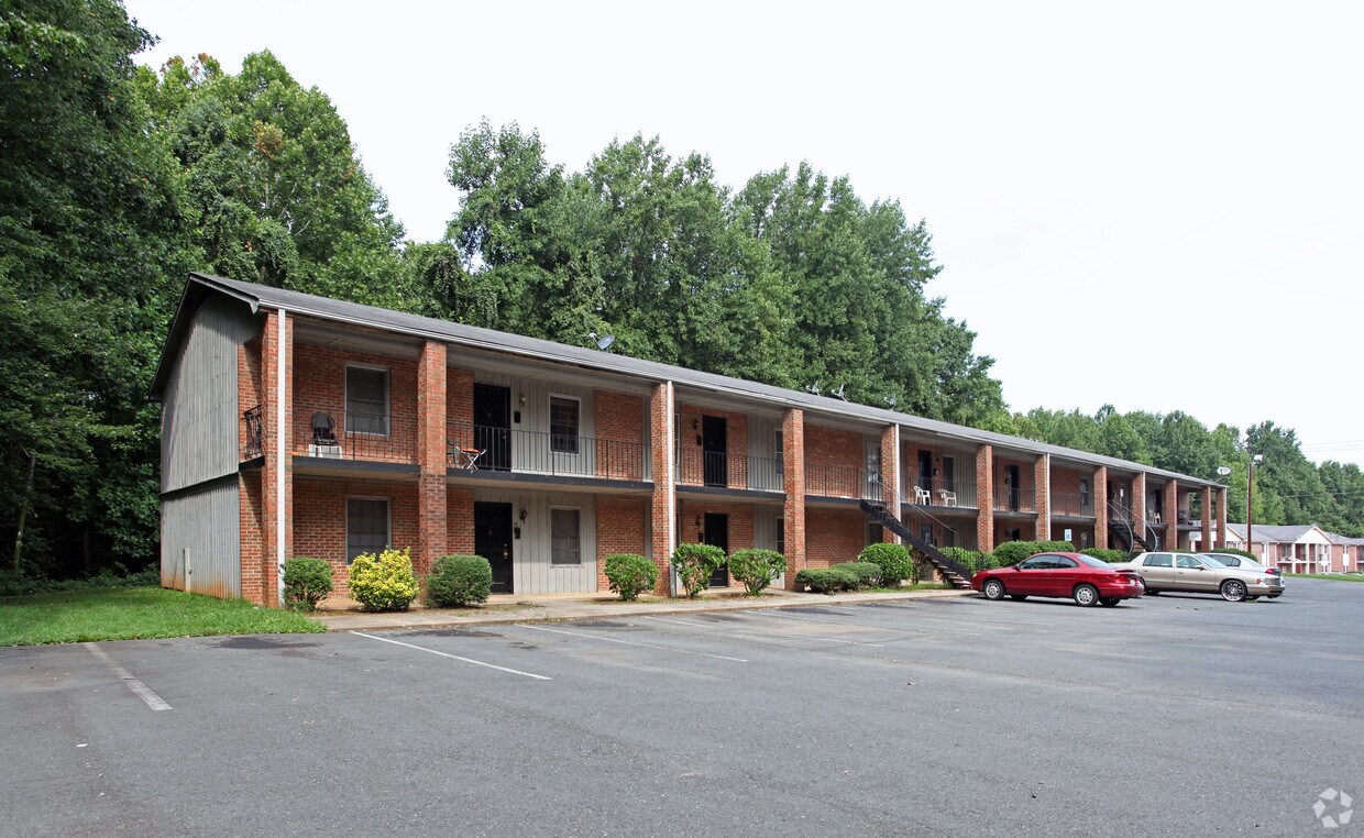 Foto del edificio - Delmonte Court Apartments