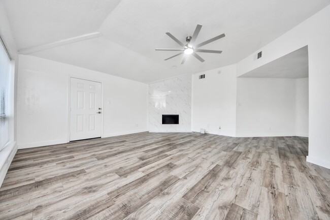 Building Photo - 11627 Bowlan Ln