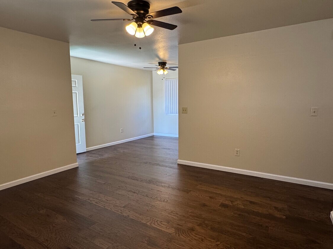 Foto principal - 3707 Hilltop Dr