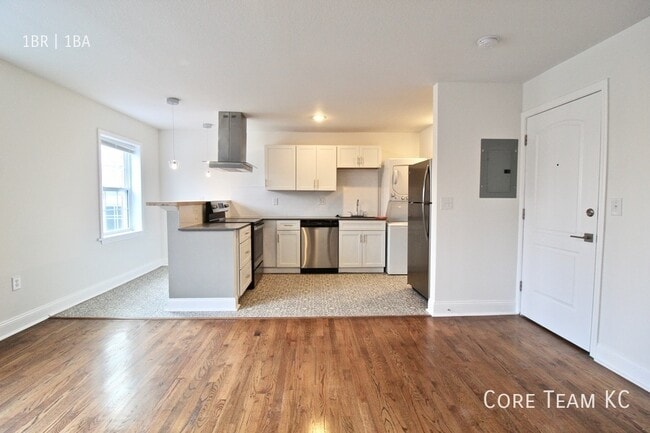 Building Photo - 1901 Olathe Blvd