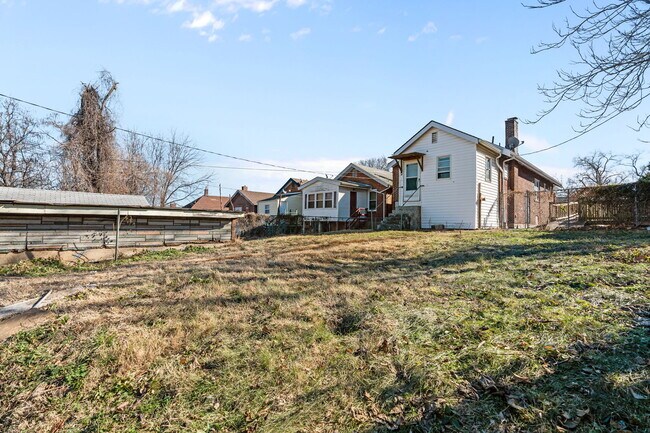 Foto del edificio - 5451 Genevieve Ave