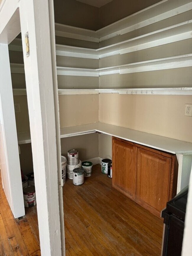 Building Photo - Three- Four Bedroom Home - Heat included! ...