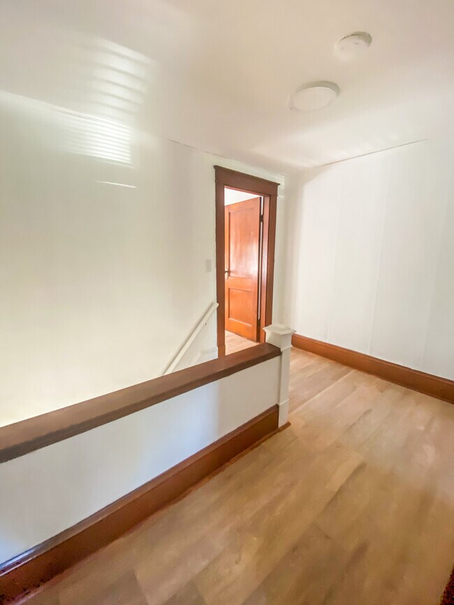 Foto del edificio - 8 Howe St